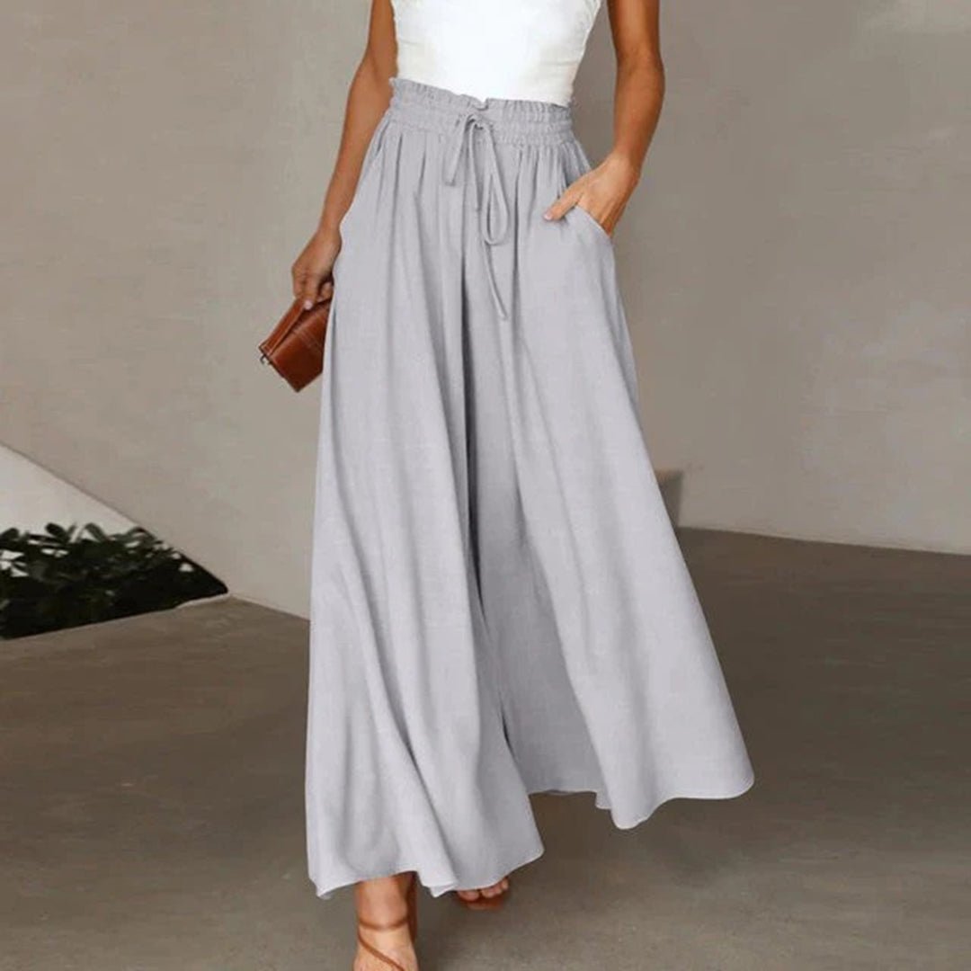 Stylische weiße Damen Hose mit weitem Bein und hohem Bund, elegant und modern für Frühling/Sommer.