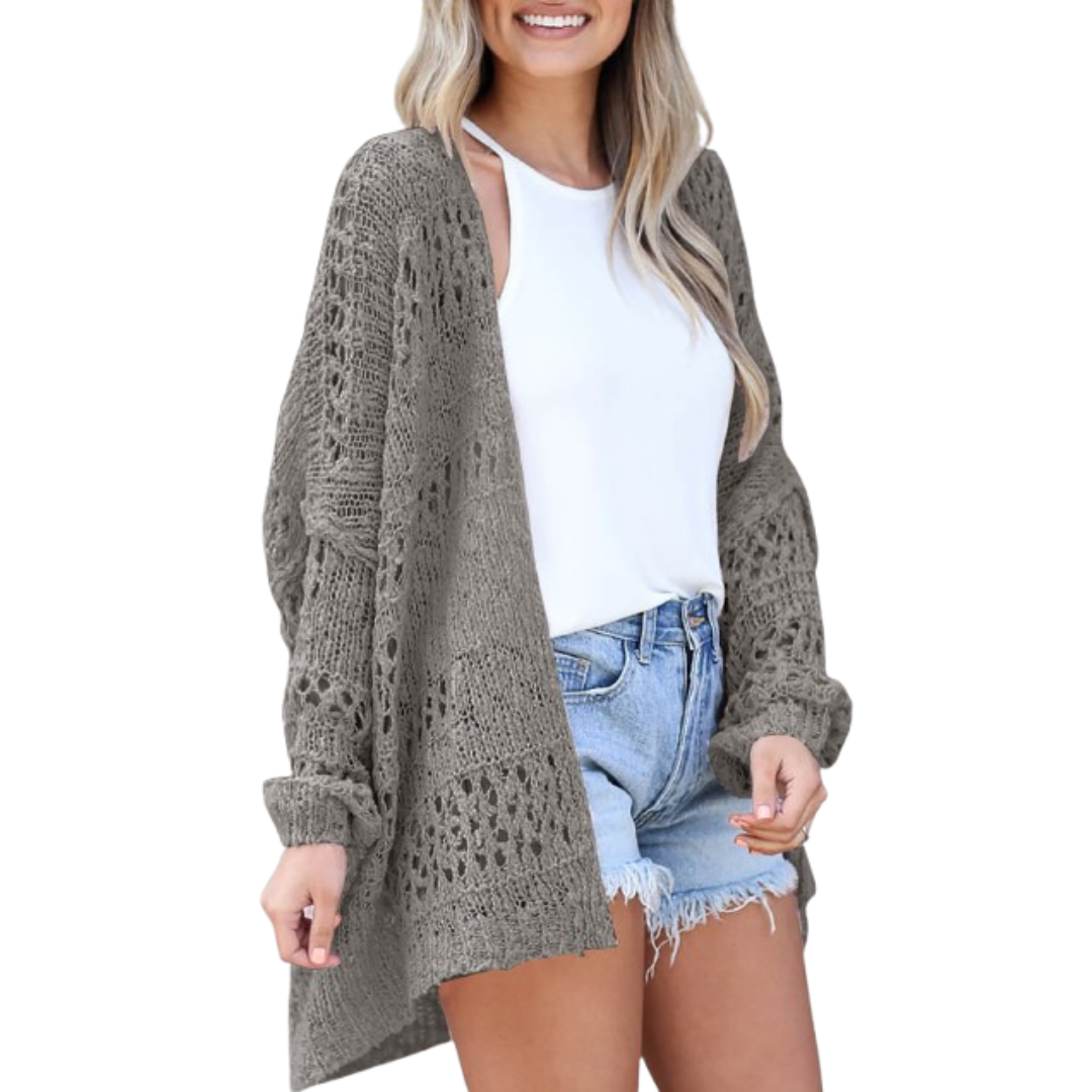 Offen gestrickter Damen Cardigan im Boho-Stil. Perfekte Übergangsjacke für Herbst. Lockerer Schnitt, vielseitig kombinierbar.