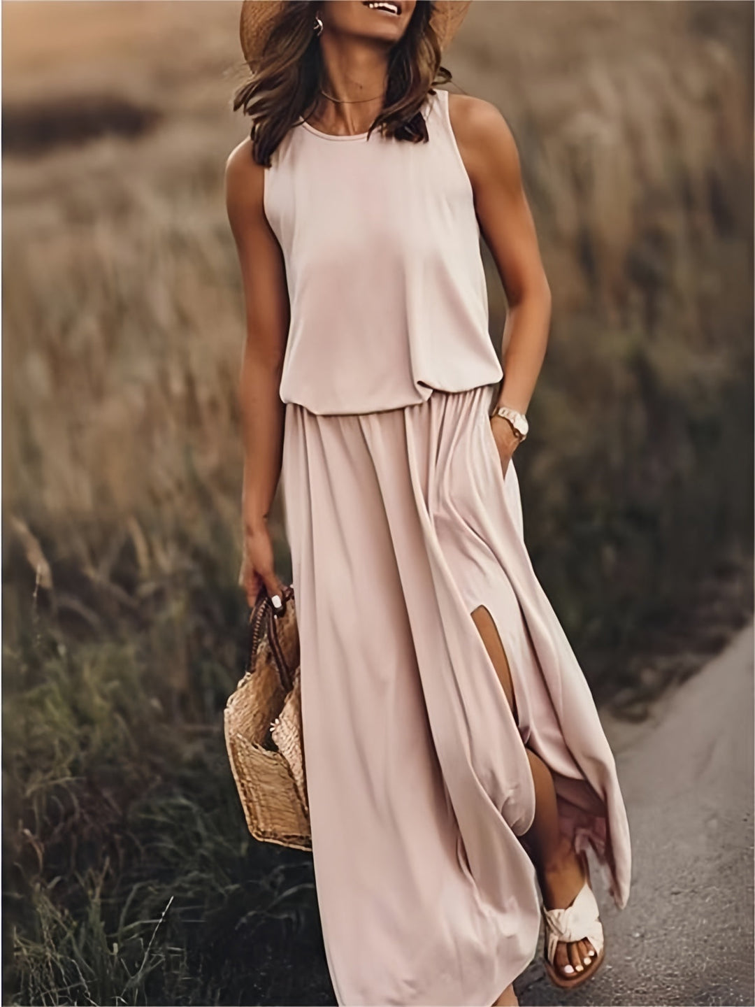 Elegantes Damen Maxikleid mit Boho-Muster. Ein fließendes Herbstkleid, auch als Sommer- oder Abendkleid tragbar.