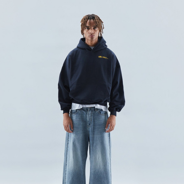 Damen Oversize Hoodie, Kapuzenpullover mit modernem Design-Print. Für urbanen Stil und maximalen Komfort.