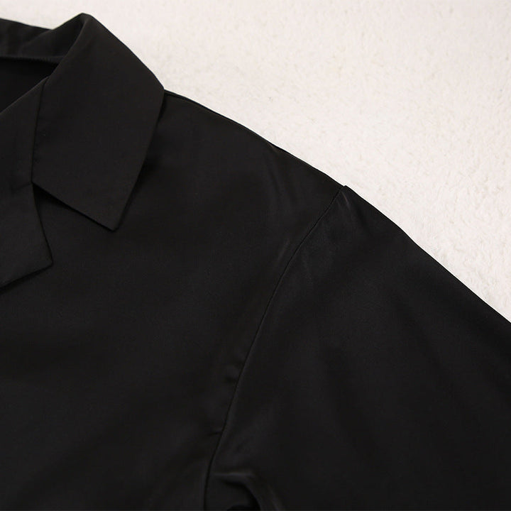 Zweiteiliges Damen Pyjama-Set, elegant und komfortabel, als Nachtwäsche oder Hausanzug.