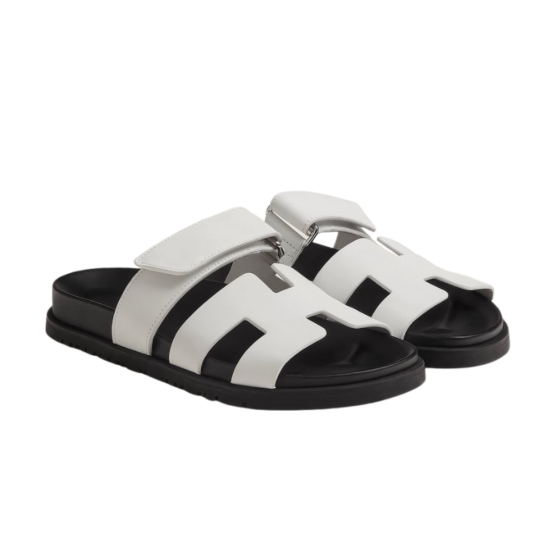 Leichte Damensandalen, perfekt für heiße Sommertage. Modische und bequeme Urlaubsschuhe für Damen.