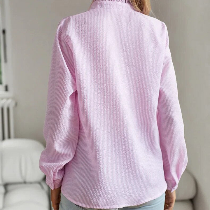 Klassische Streifenbluse Sophia. Elegantes Damen-Oberteil, ideal für Business & legere Outfits.