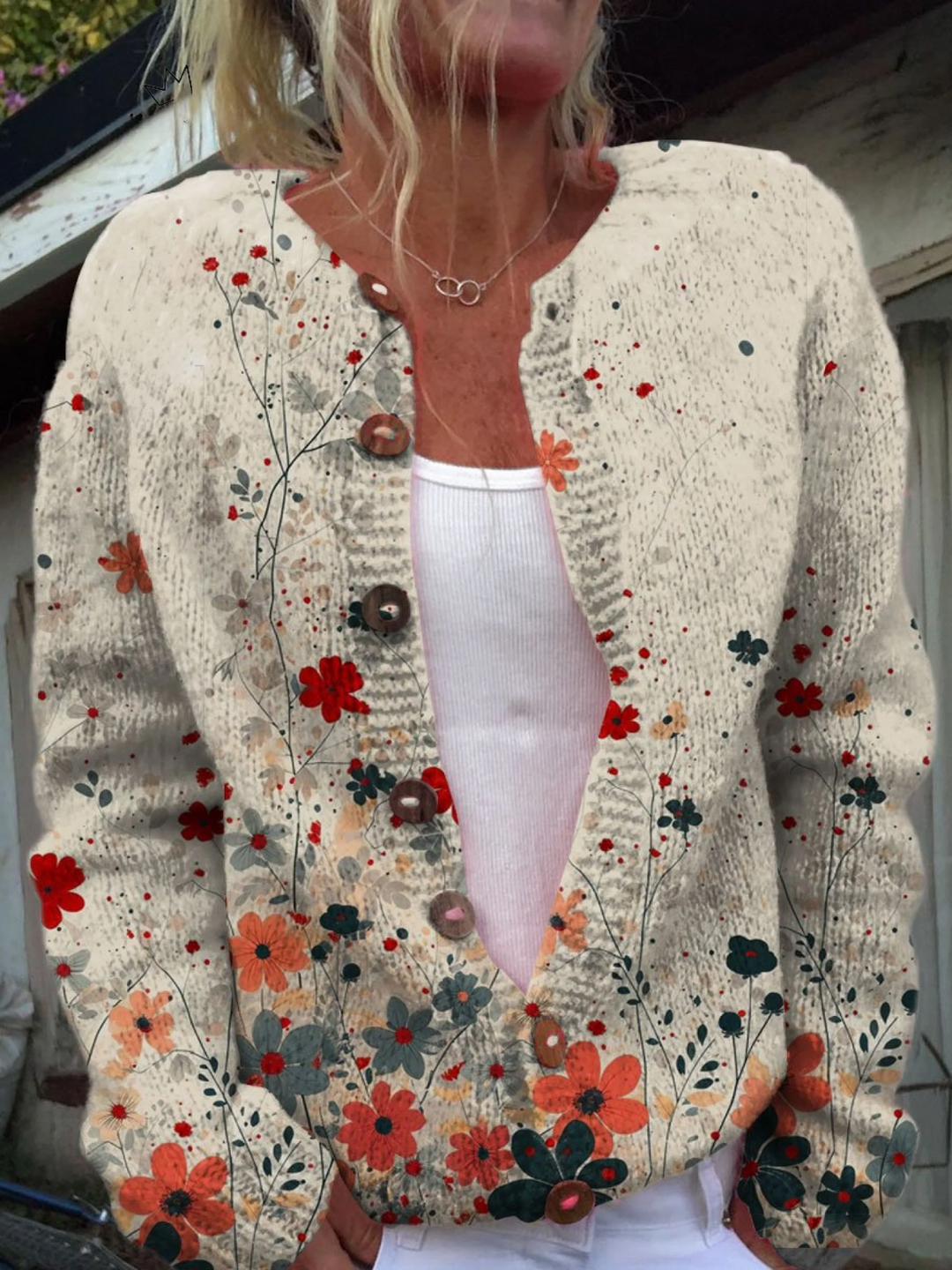 Damen Strickjacke mit Blumenmuster. Bequemer Langarm-Cardigan für Herbsttage. Stilvolle Damenmode für Freizeit & Büro.