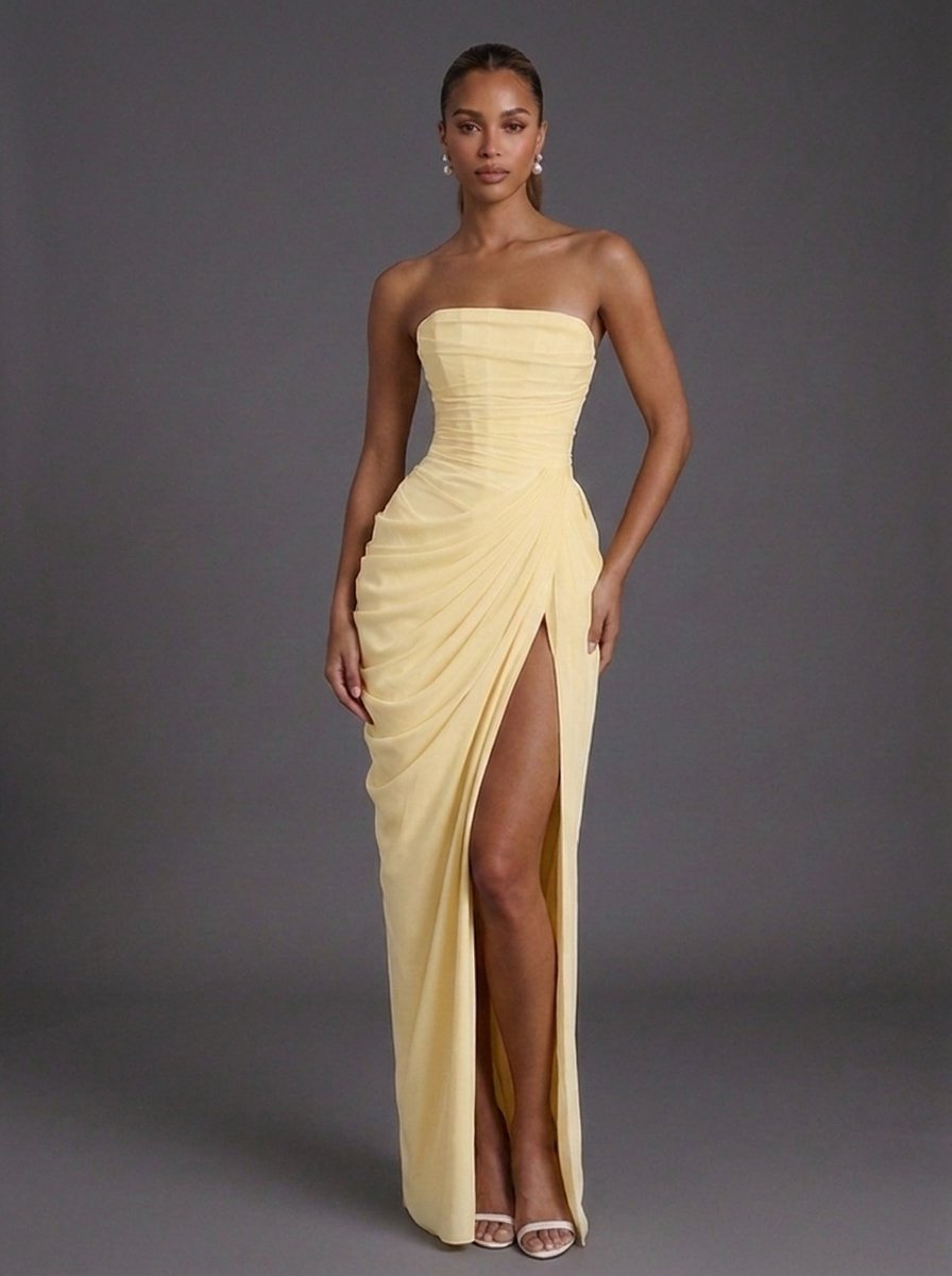 Elegantes trägerloses Maxi Hochzeitsgast Kleid für Damen mit Korsett-Oberteil und schmeichelnder Raffung.