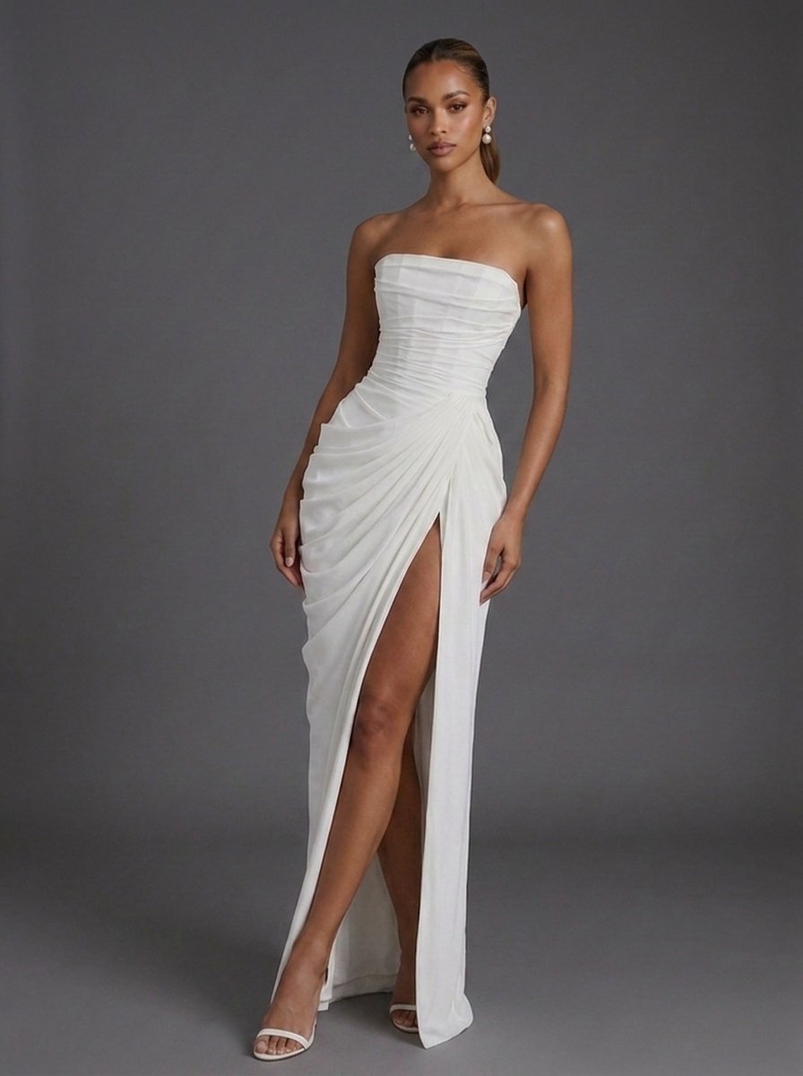 Trägerloses Damen Maxikleid mit Korsett-Oberteil und Raffung, ein elegantes Kleid für Hochzeitsgäste.
