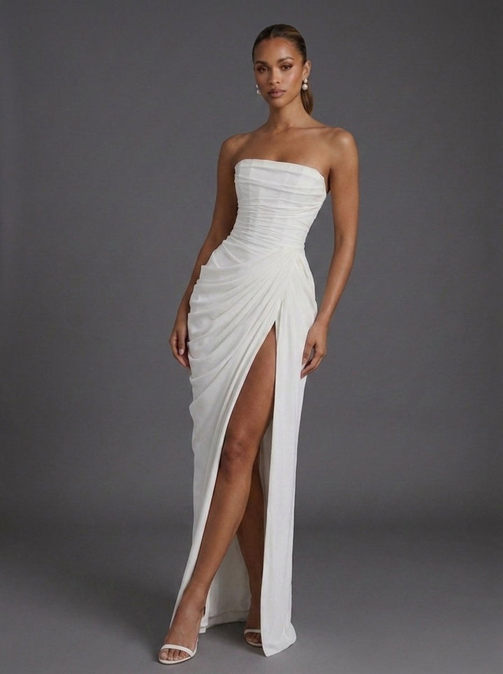 Trägerloses Damen Maxikleid mit Korsett-Oberteil und Raffung, ein elegantes Kleid für Hochzeitsgäste.