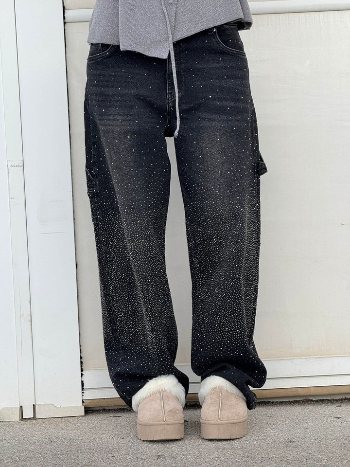 Lässige Eleganz: Damen Weite Ballon-Jeans mit dezenten Strass-Details.