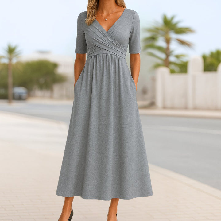 Schwarzes elegantes Damen Wickelkleid, A-Linie, V-Ausschnitt, kurze Ärmel, ideal für Büro und Abend.