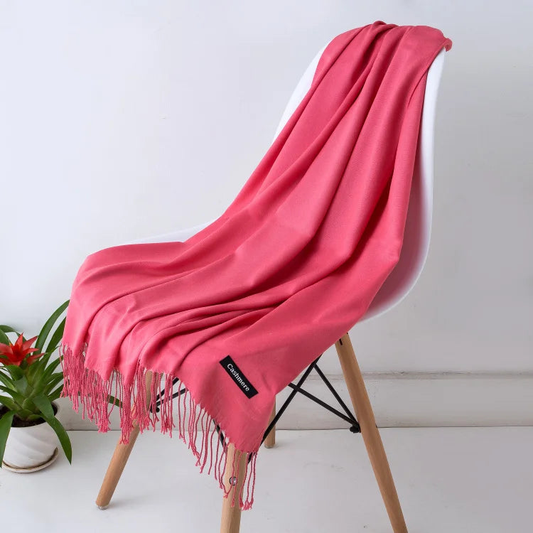 Damen Winterschal mit Fransen: Warm, elegant und weich. Perfekt für stilvolle Wintermode.