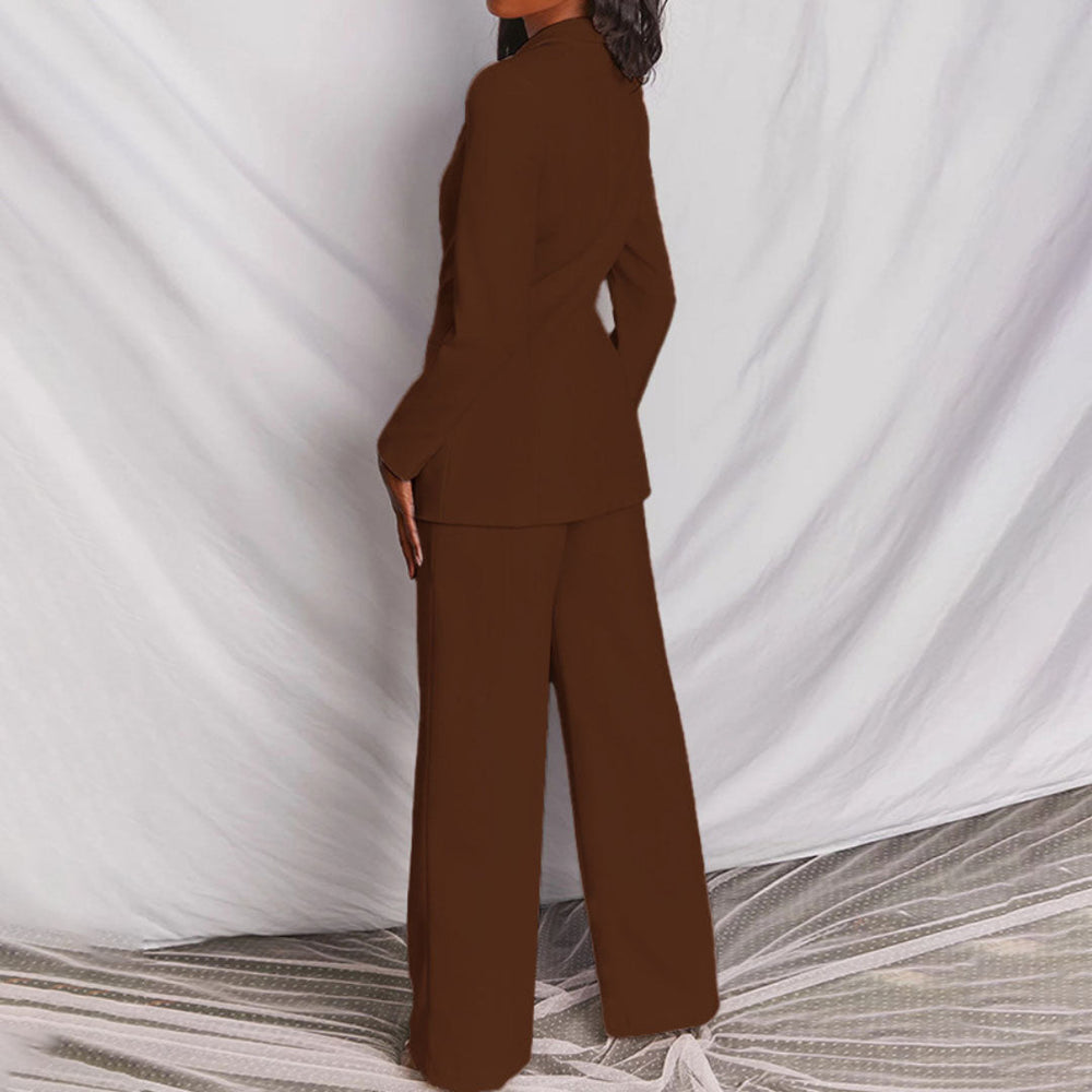 Business Hosenanzug für Damen: Stilvoller Blazer und passende Hose. Perfekt für ein schickes Büro-Outfit.