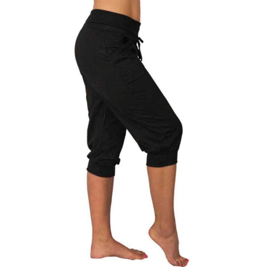 Bequeme Damen Freizeithose Capri mit praktischen Taschen & elastischem Gummibund, lässig für Sommer.