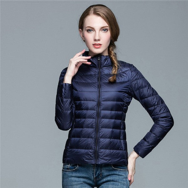 Wasserfeste Damen Herbstjacke, leicht & warm, perfekt für Outdoor-Aktivitäten & City-Stil.