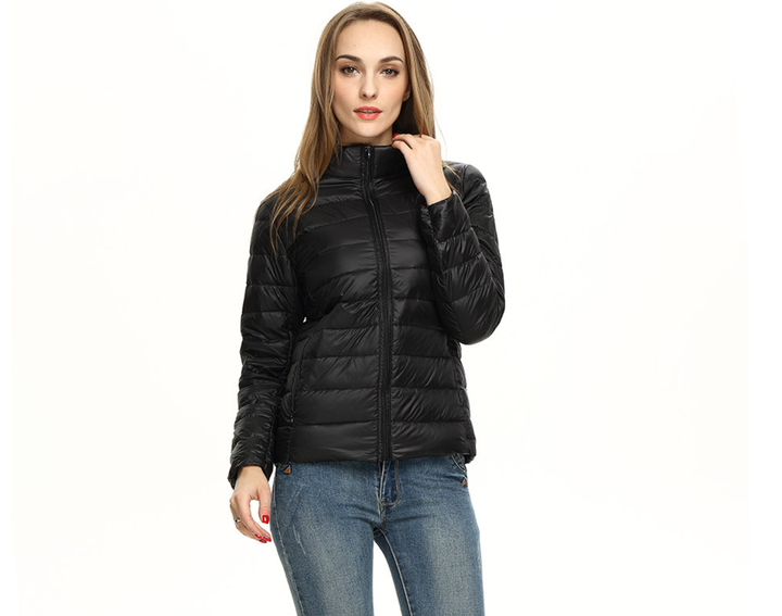 Praktische Damen Übergangsjacke, leicht, warm & wasserabweisend für Alltag. Moderne Damen Mode.