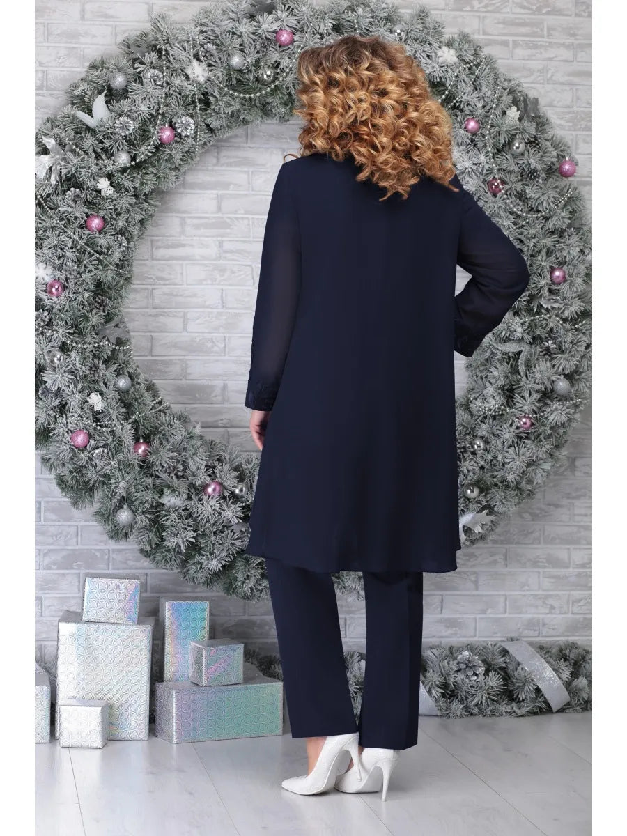 Moderner bestickter 3-teiliger Damen Anzug in Übergröße. Ein stilvolles, vielseitiges Outfit für Damenmode.