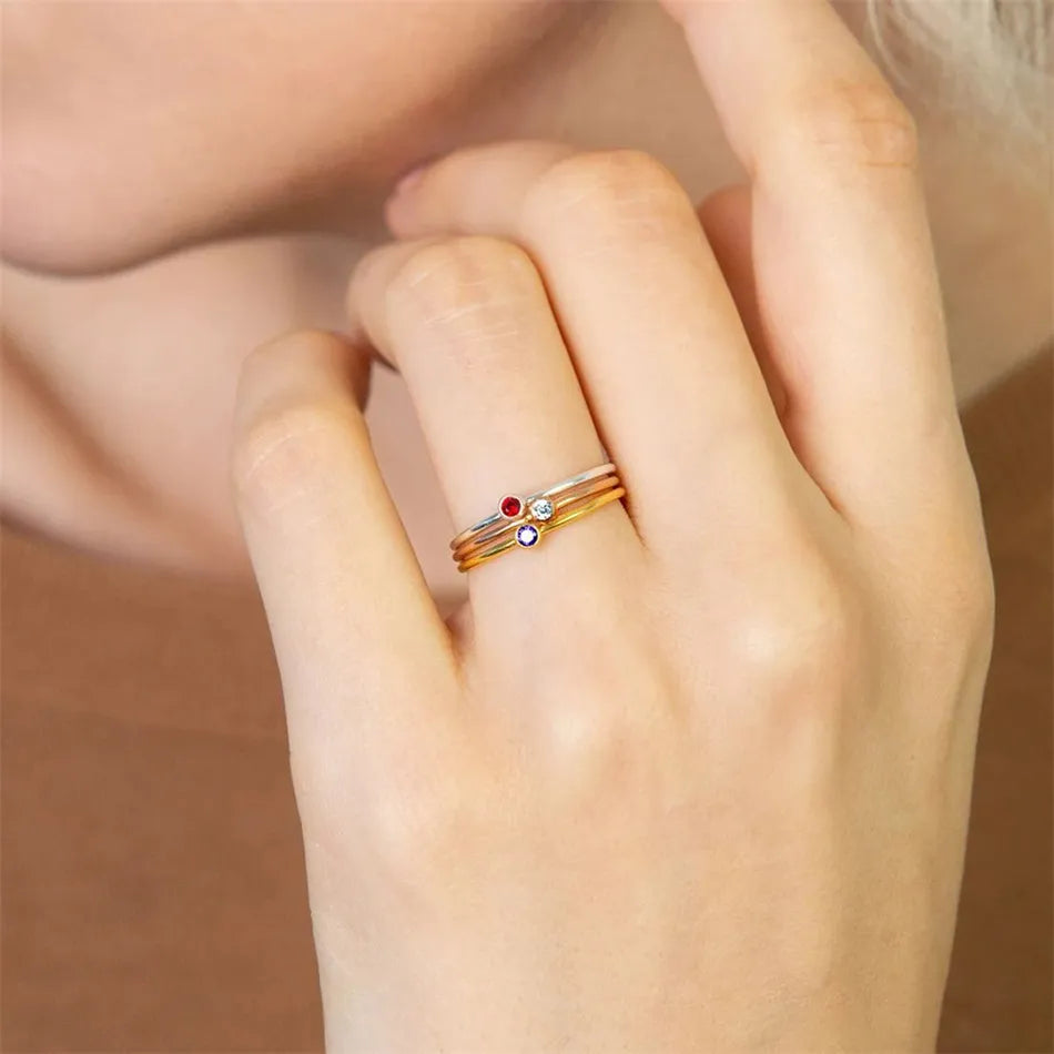 Exklusiver Geburtssteinring, personalisiert als Geburtstagsgeschenk für Damen, liebevolle Geschenkidee.