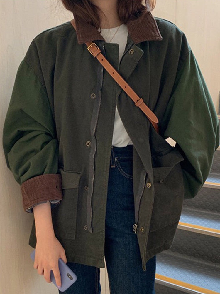 Stilvolle, wasserabweisende Damen Übergangsjacke im Oversized-Look für Herbst. Ideal für Outdoor & Freizeit.