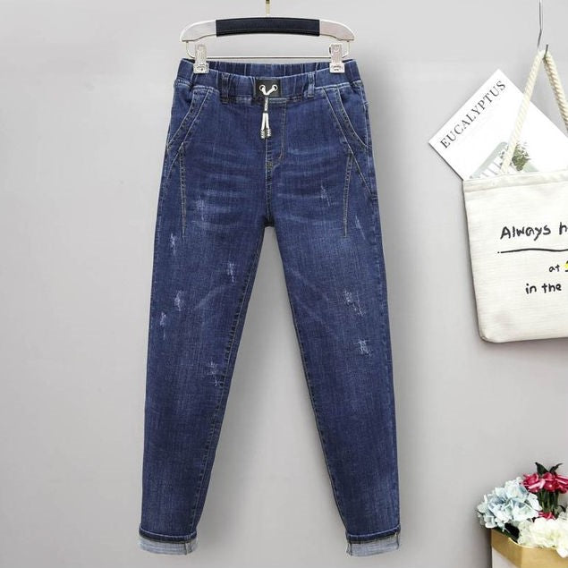 Modische Damen Baggy Jeans in Übergröße, hochtailliert, entspannt geschnitten für Komfort und Streetstyle.