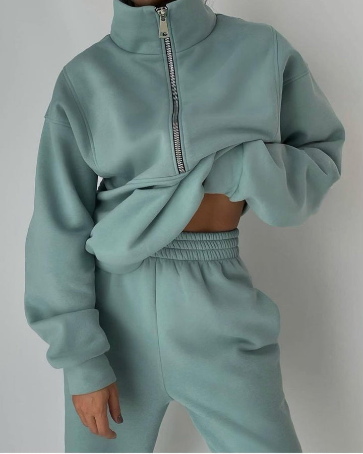 Gemütliches Damen Lounge Set, stilvoller Zweiteiler für Entspannung & Komfort zu Hause im Herbst/Winter.