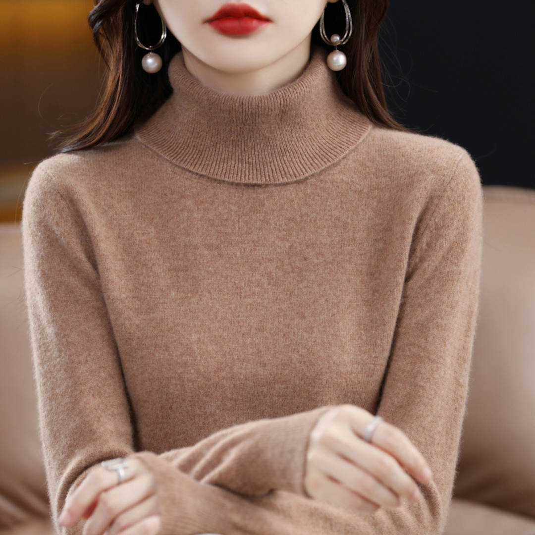 Stilvoller Damen Pullover Elena in voller Pracht, zeigt die schlanke Silhouette und den eleganten Schnitt.