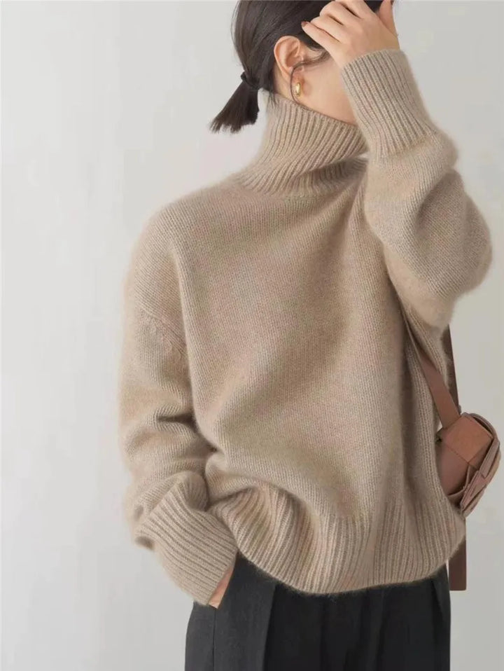 Klassischer Damen Rollkragenpullover, zeitlos & kuschelig warm. Dein Must-have für entspannte Wintertage.