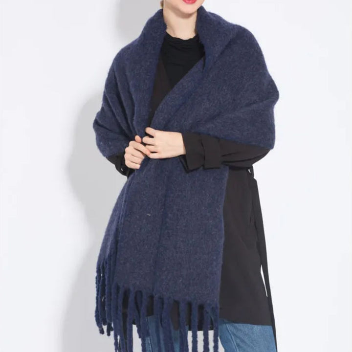 Kuscheliger Damen Schal, ideal als stylisches Modeaccessoire im Winter.