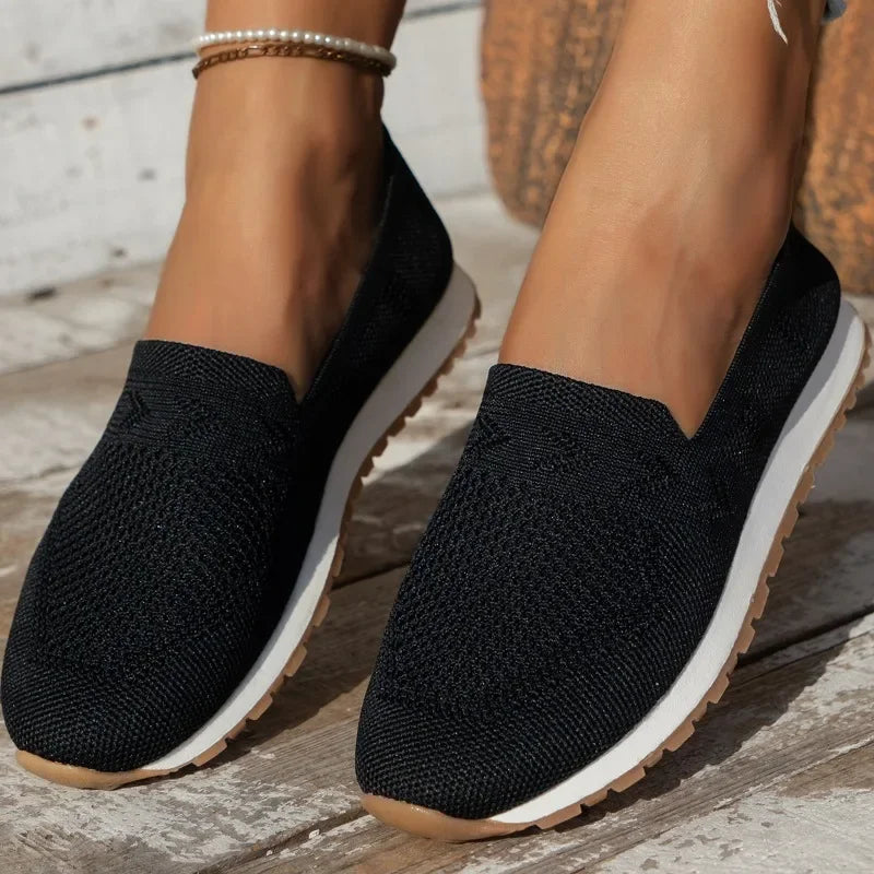 Bequeme, flache orthopädische Damen Slipper Olivia. Vielseitige Freizeitschuhe für optimalen Komfort und Stil.