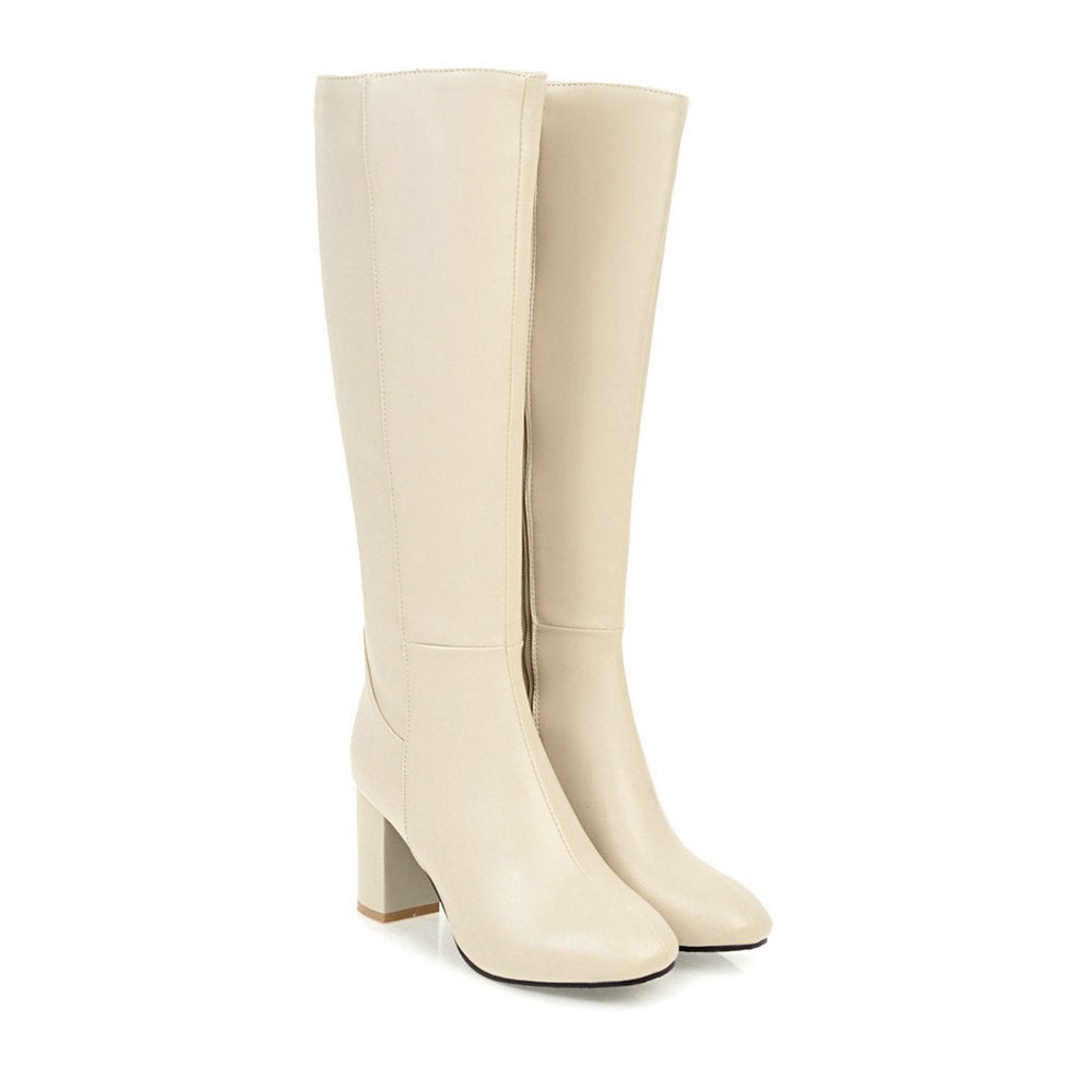 Komfortable und elegante Damen Stiefeletten in Schwarz mit Reißverschluss. Modische Frauenstiefel mit Blockabsatz.