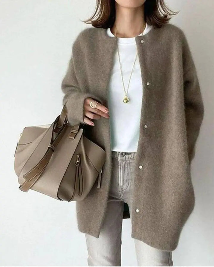 Moderne Damenweste, ideal zum Layering. Elegante Oberbekleidung für stilbewusste Frauen im Herbst.