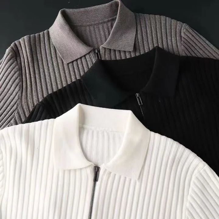 Detailansicht des Reißverschluss-Kragens am stilvollen Herren Polopullover. Hochwertige Verarbeitung & modernes Design.