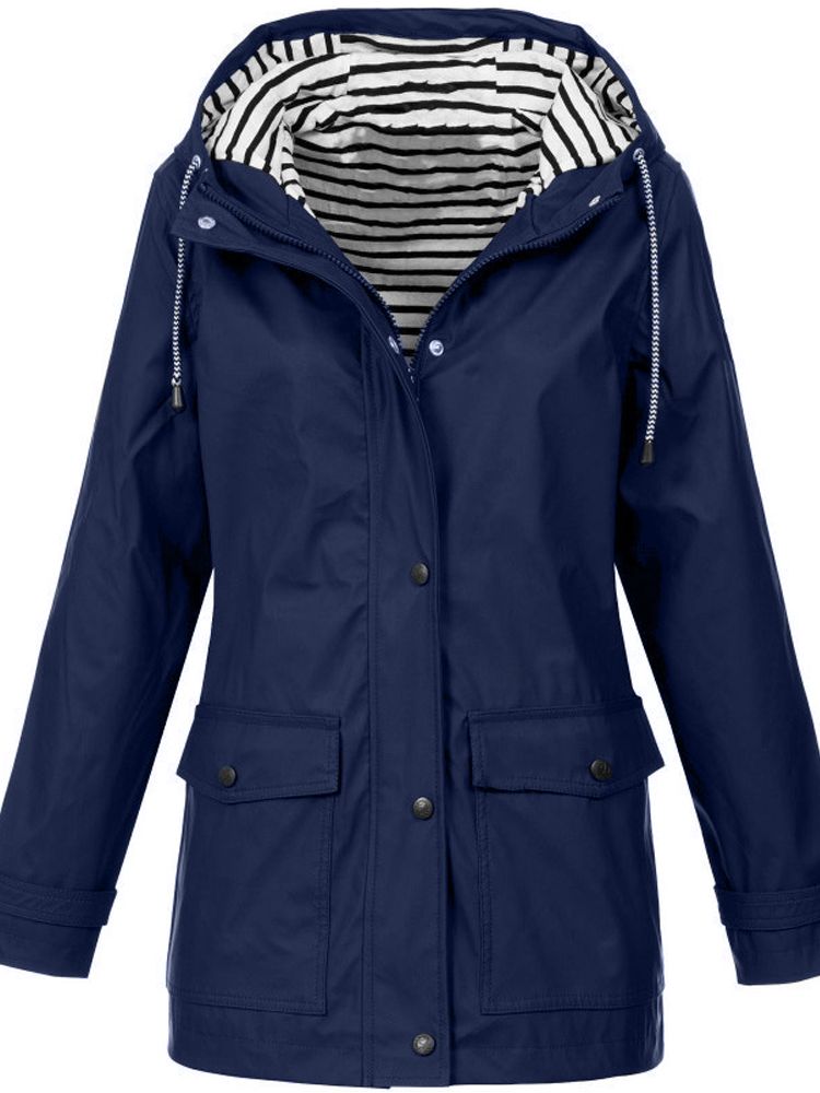 Modischer Damen Trenchcoat für den Herbst, wasserdicht & winddicht. Schützt stilvoll vor Nässe.