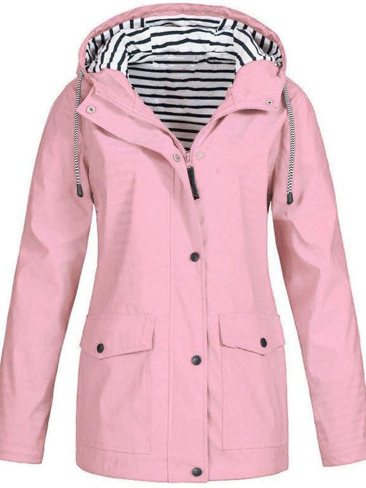 Zeitloser Damen Langmantel, wasser- & winddicht, elegant geschnitten. Deine stilvolle Herbstjacke.