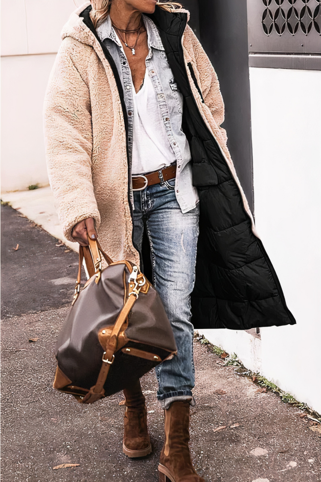 Stilvolle Damen Parka: Modische, wendbare Winterjacke für Frauen, hält warm bei jedem Wetter.