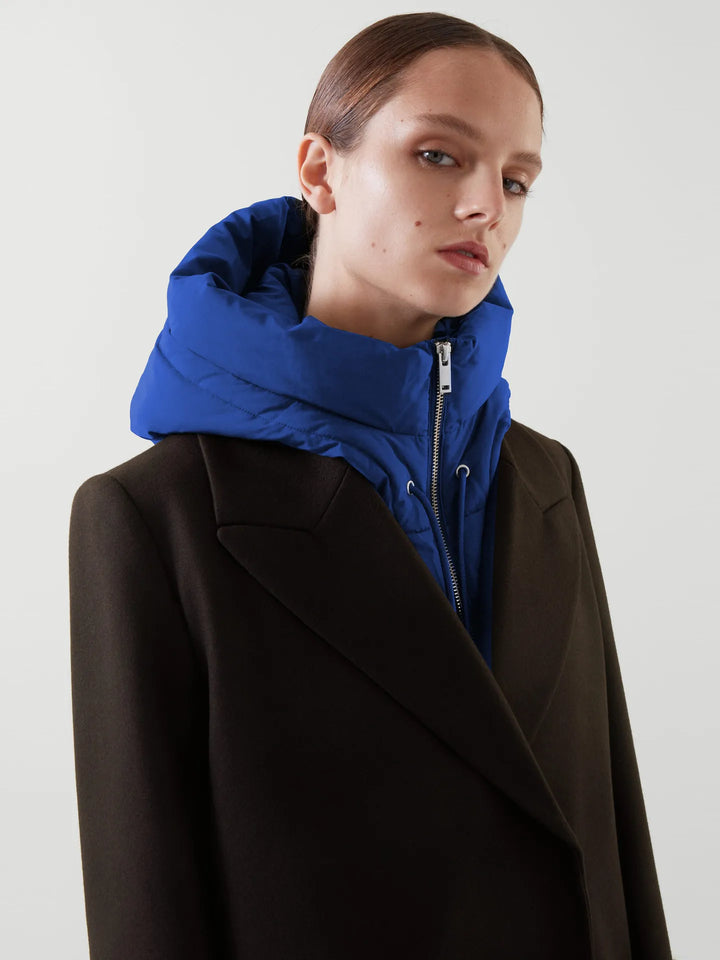 Vielseitiger Damen Winterschal mit Kapuze, ultraleicht und warm. Ideales Geschenk für Sie.