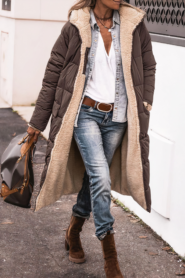 Stilvoller Damen Wintermantel: Wendbarer Parka, langärmelig, warm und bequem für die Wintermode.