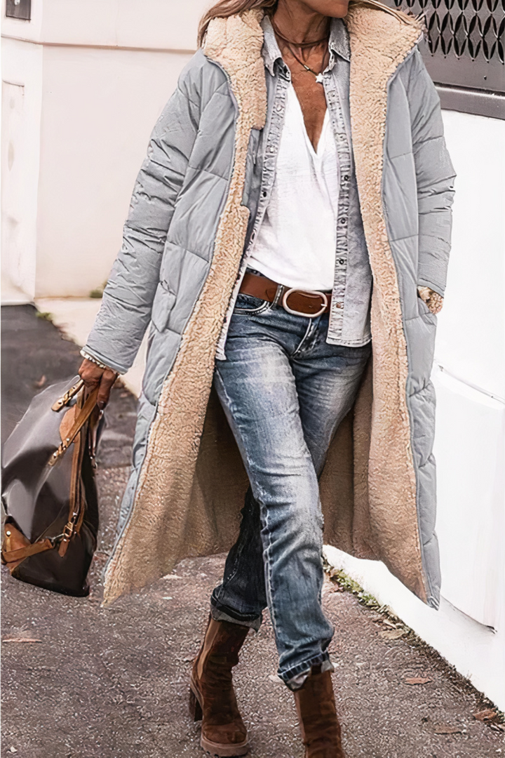 Elegante Damen Winterjacke: Wendbarer Mantel in modernem Design, warm und chic für kalte Wintertage.
