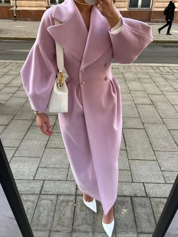 Eleganter langer Mantel für Damen, Business-chic und warm für kühle Herbst- & Wintertage.