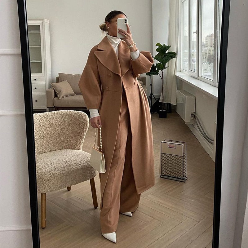 Damen-Business-Mantel, lang und stilvoll. Perfekt für einen professionellen & eleganten Look.