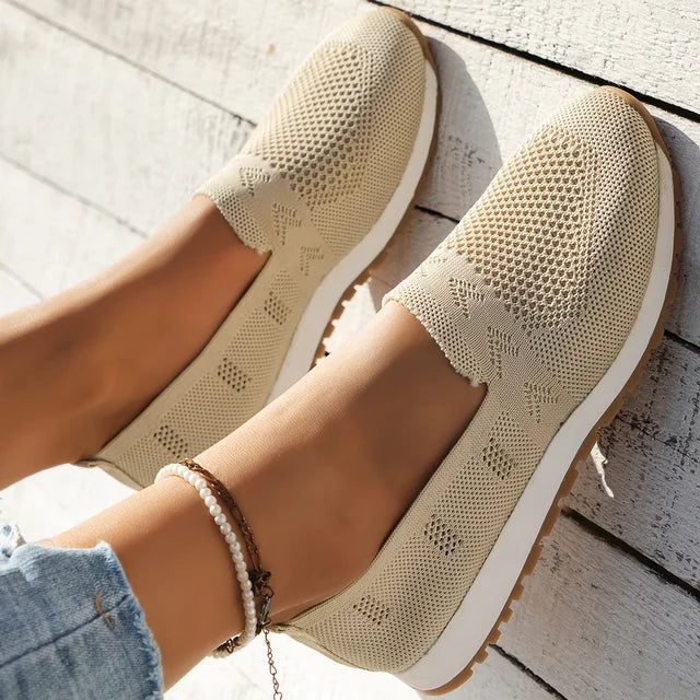 Orthopädische Damen Slipper Olivia. Bequeme Slip-On Komfortschuhe für Fußgesundheit und Alltag.