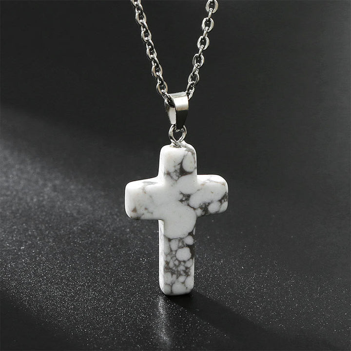 Luxuriöse Damen Halskette mit edlem Edelstein Kreuz. Einzigartiges Schmuckstück, voller Energie.