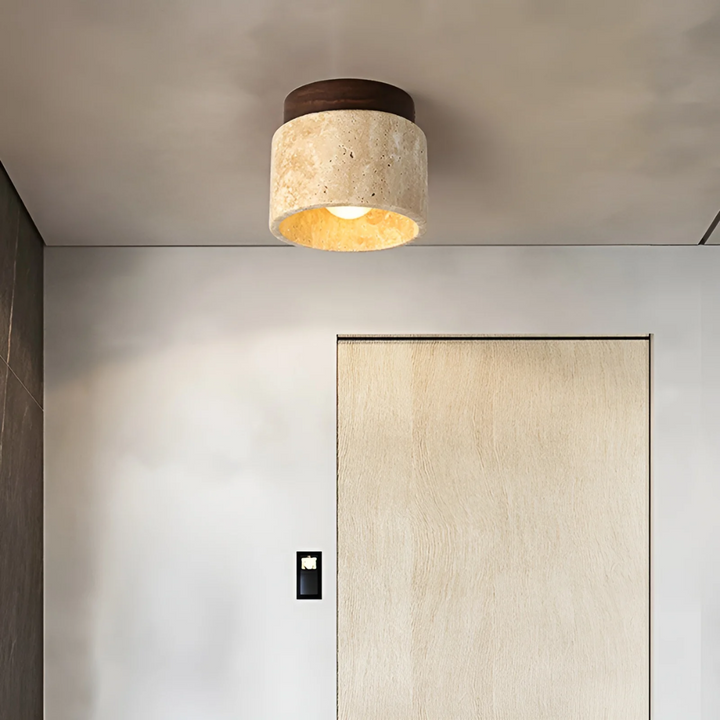 Wabi Sabi Deckenleuchte aus japanischem Marmor, Travertin & Holz. Minimalistische LED-Beleuchtung für ruhige Räume.