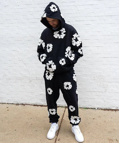 Unisex Jogginganzug mit stilvollem Blumenmuster. Komfortable Freizeitkleidung für Damen, Herren & Sport.