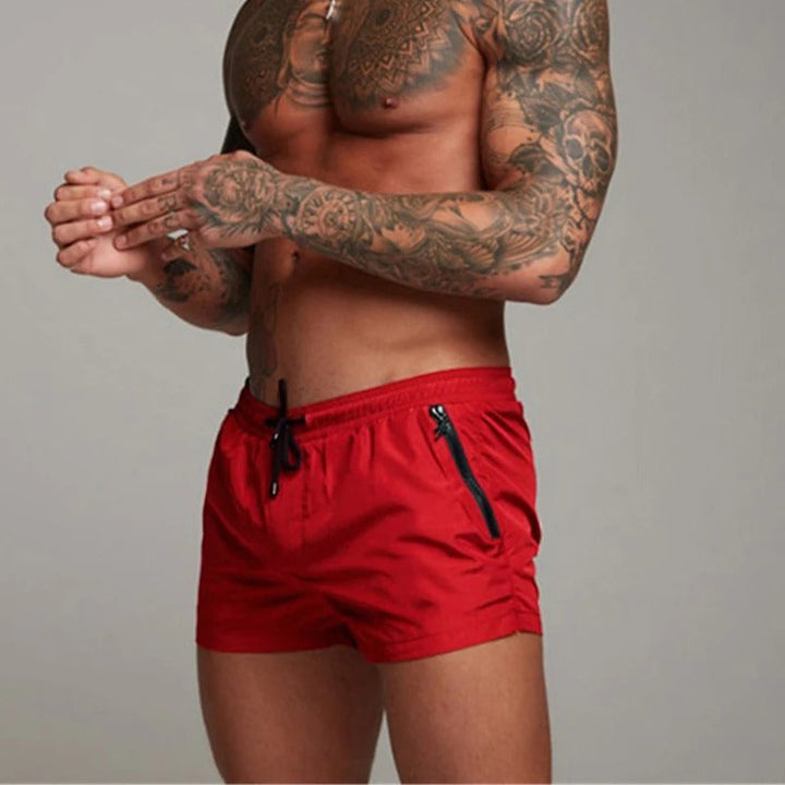 Stylische Herren Strandshorts mit Stretch, schnelltrocknend für maximalen Komfort am Wasser.