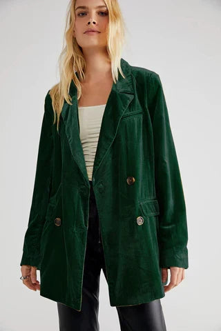 Hochwertiger Damen Langarm Blazer mit stilvollen Knöpfen. Ideales Oberteil für elegante Büro-Looks.