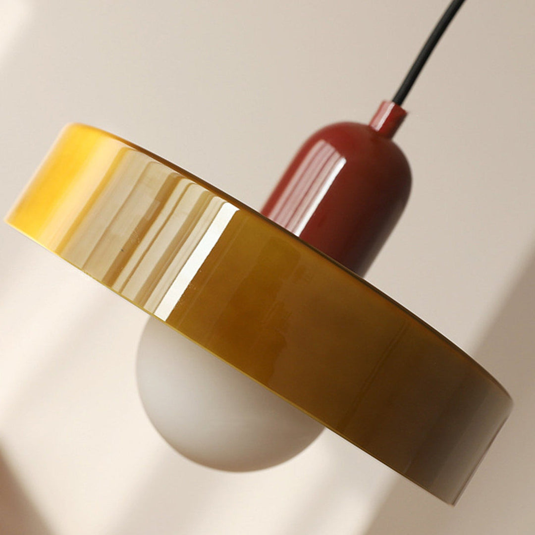 Farbenfrohe Buntglas Pendelleuchte, modernes Design, für Wohn- oder Esszimmer. Stilvolle Glaslampe.