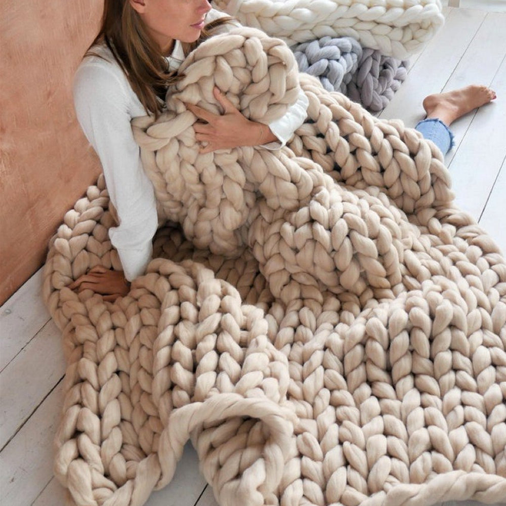 Kuschelige, handgestrickte Decke aus Chunky XL Wollgarn. Perfekt für Winter-Wohnaccessoires, 1000g DIY Wolle.