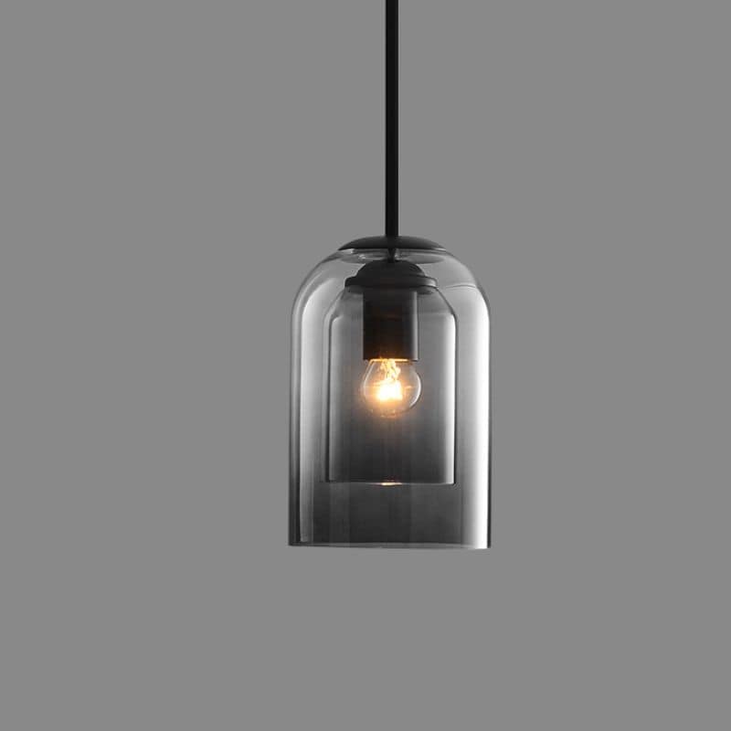 Moderne Doppelglas-Pendelleuchte in rauchgrau, erzeugt gemütliche, warme Beleuchtung. Zeitlose Deckenlampe.