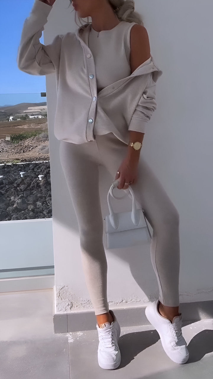 Bequemes Damen Kuschel-Set mit Kapuze, Sweatshirt & Hose für Zuhause.