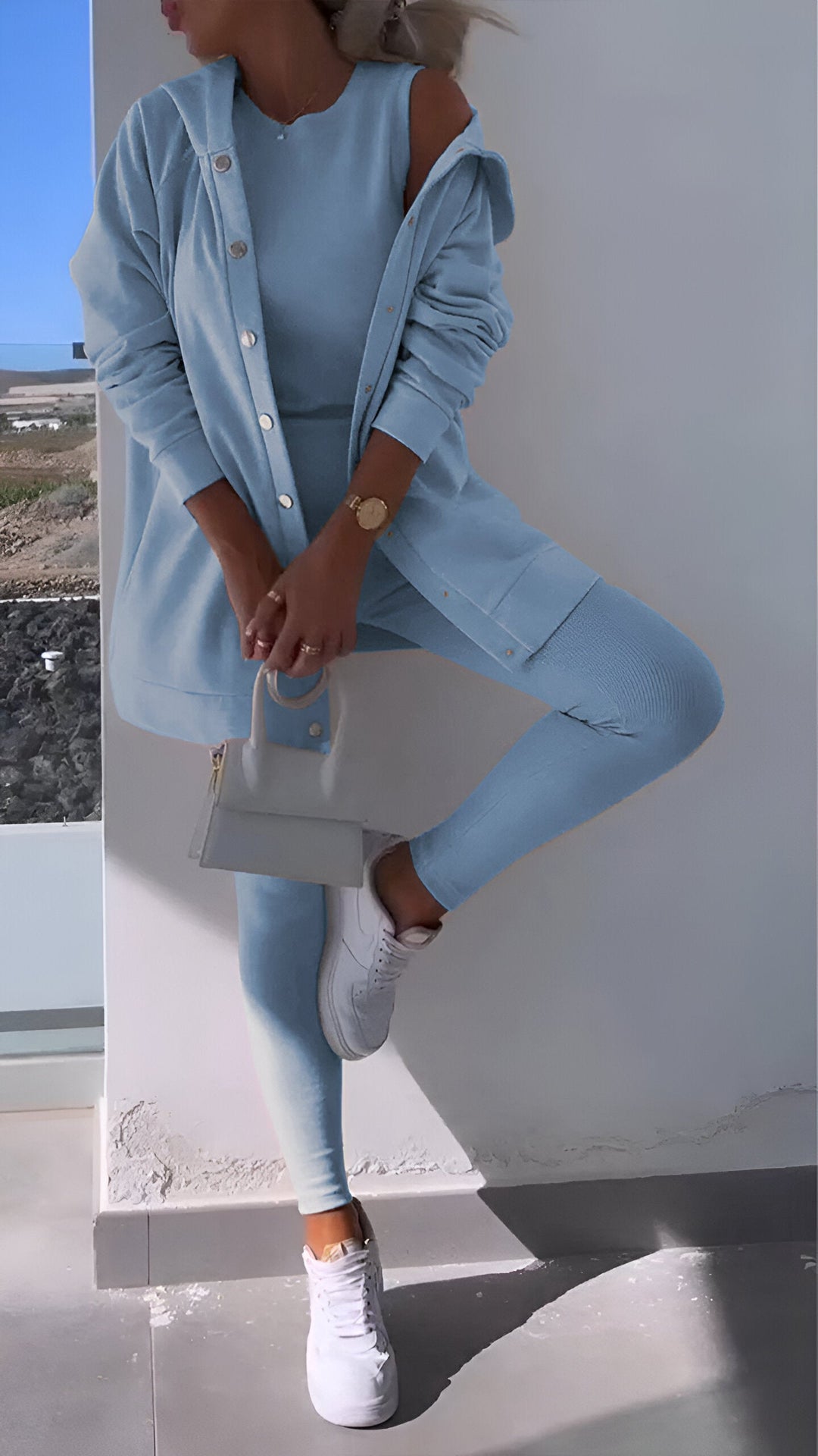 Damen Reiseoutfit Set: Bequemer Kapuzen-Jogginganzug für stilvolle Entspannung.