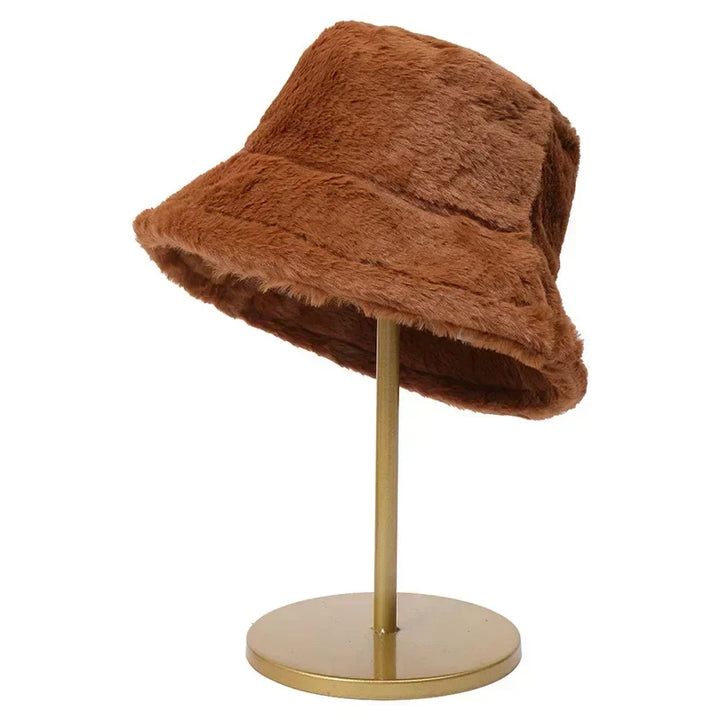 Stilvoller Pelzhut für Damen (Eimerhut-Stil) aus flauschigem Kunstpelz.